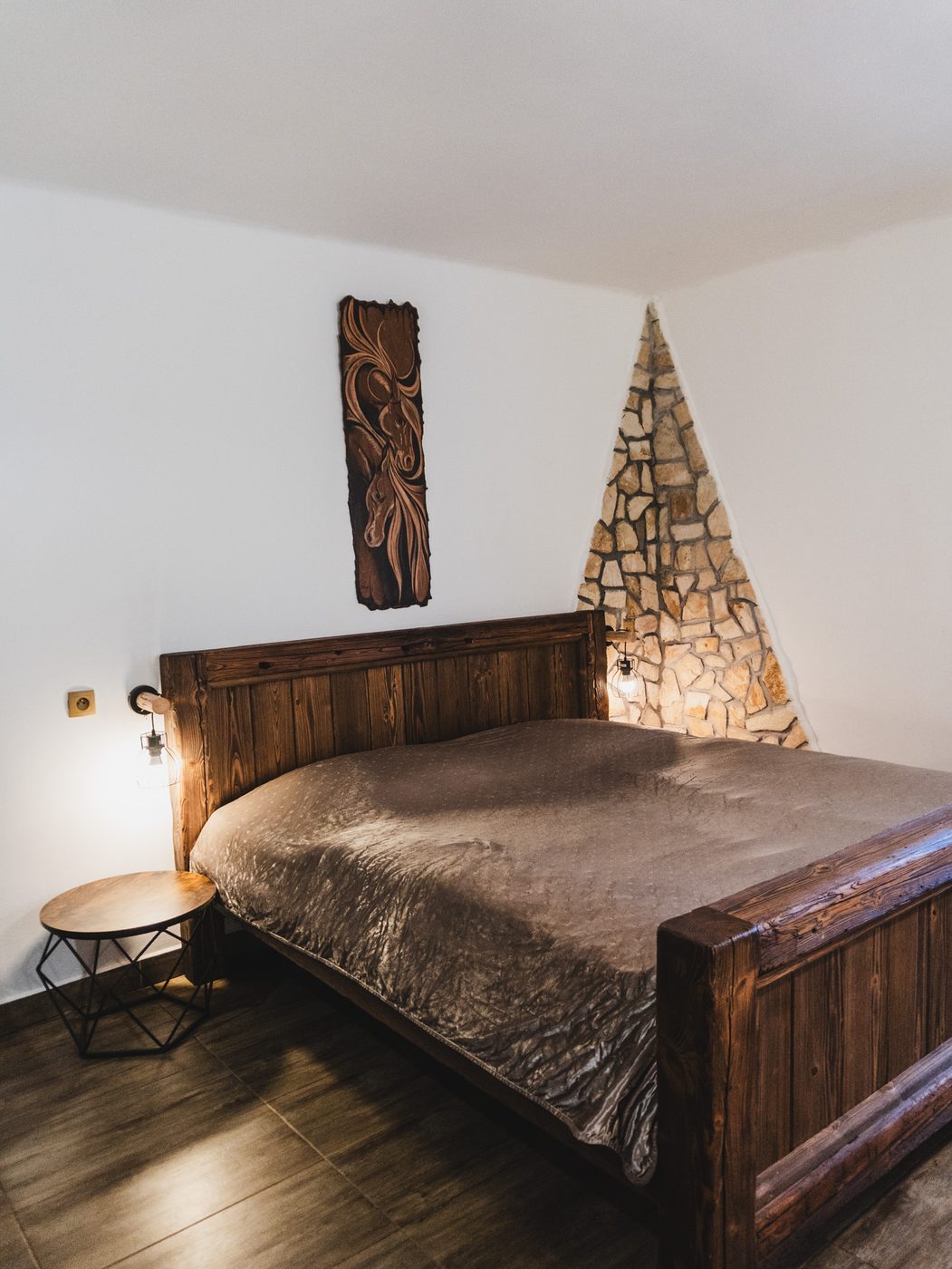 Rustikální ložnice apartmánu